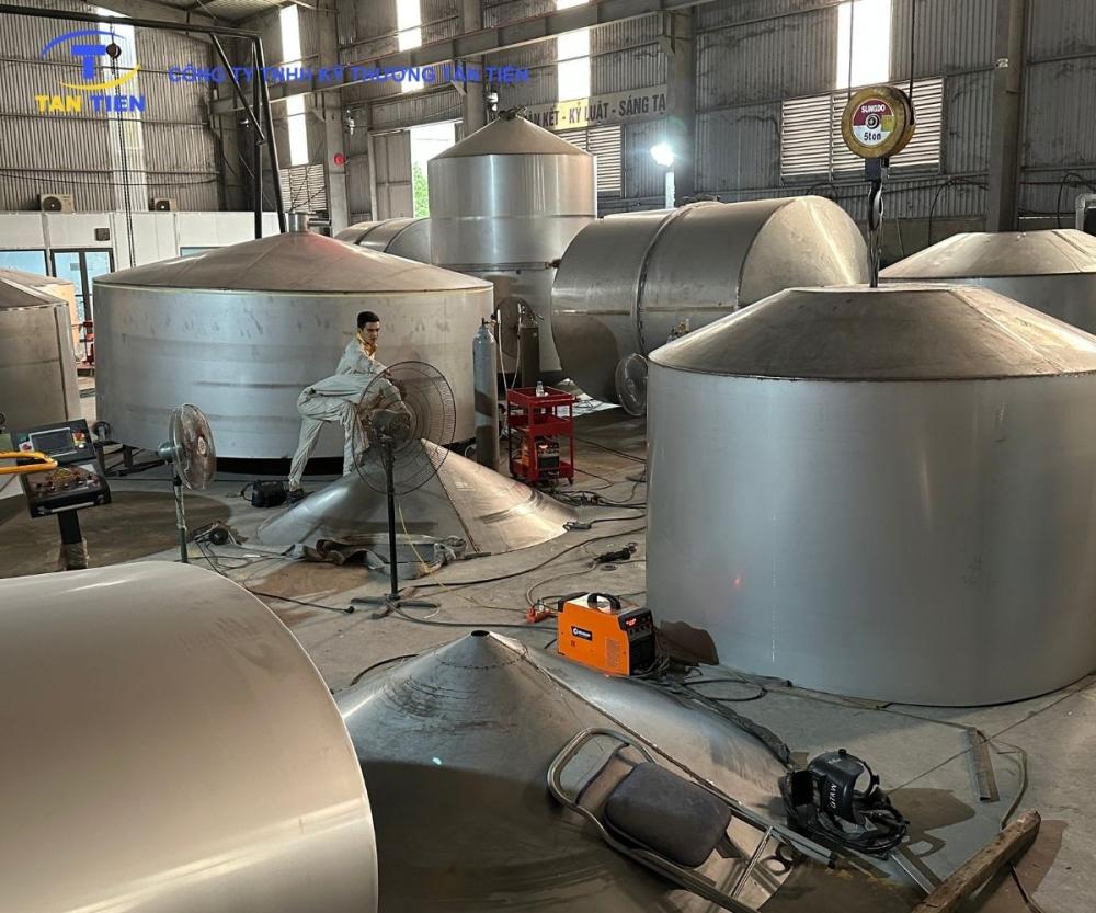 Bồn inox chứa nguyên liệu