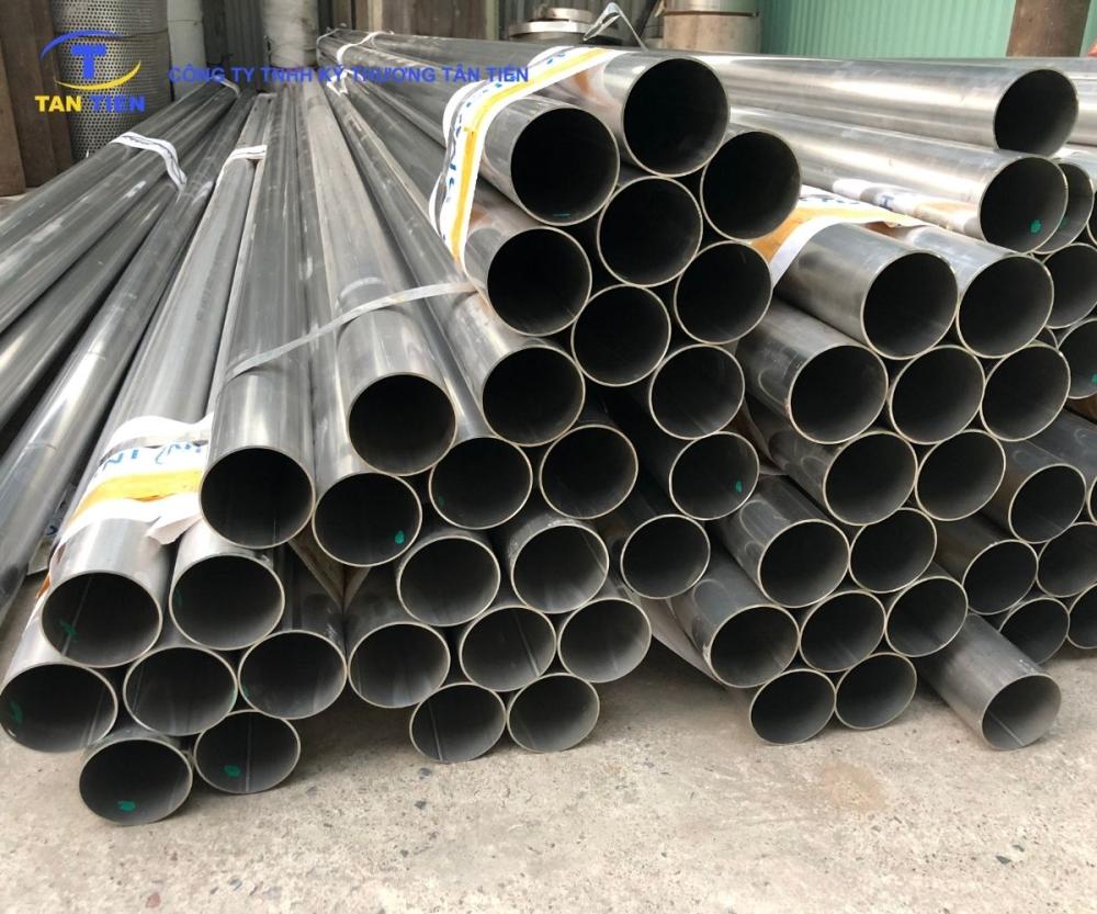 Kho lưu trữ các loại ống inox 304 công nghiệp và ống inox 304 trang trí tại Inox Tân Tiến