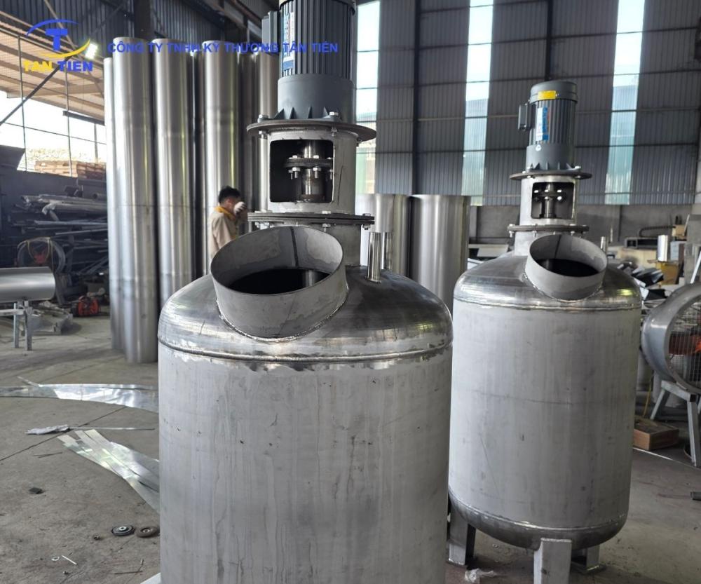 Ảnh 1: Hệ thống dàn tank lên men bia inox 304