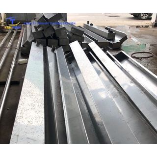 Giải Pháp Chống Mùi Hôi Và Tiết Kiệm Chi Phí Với Máng Tiểu Inox Đặt Sàn