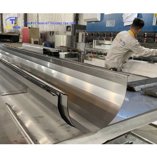 Vì Sao Máng Xối Inox 304 Là Giải Pháp Thoát Nước Tối Ưu Cho Nhà Xưởng?