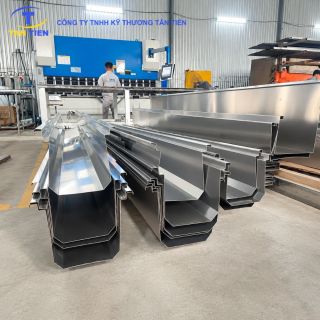 Kỹ thuật chấn dập CNC máng inox theo bản vẽ kỹ thuật cho nhà máy và công trình