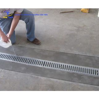 Tấm Inox Đậy Rãnh Dạng Lưới Và Dạng Phẳng: Nên Chọn Loại Nào?