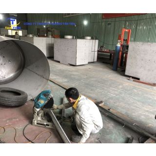Bồn inox chứa nguyên liệu dạng hạt/bột dung tích 3000L kèm cửa manhole