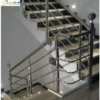 Cầu thang inox trong nhà