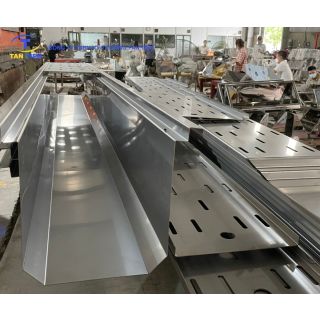 Thi Công Máng Xối Inox 304 Chuyên Nghiệp, Bền Đẹp Theo Yêu Cầu