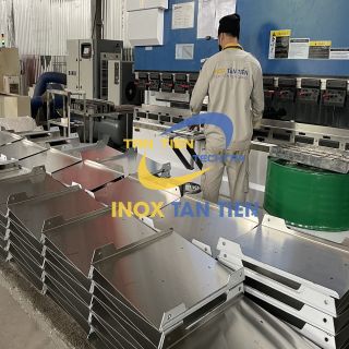 Gia công cắt chấn tấm
