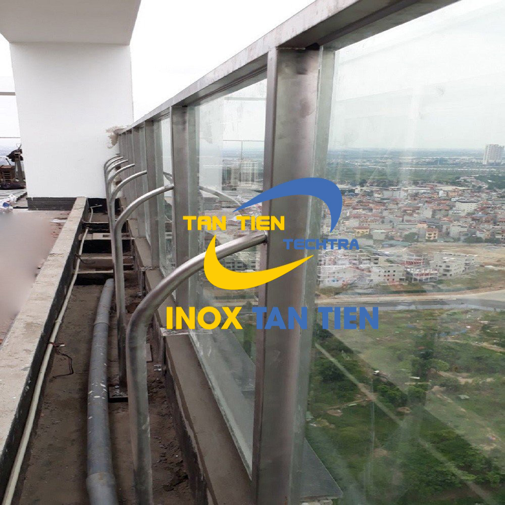 Ban công inox - kính cường lực 