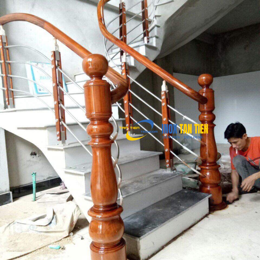 cầu thang inox tay vịn gỗ