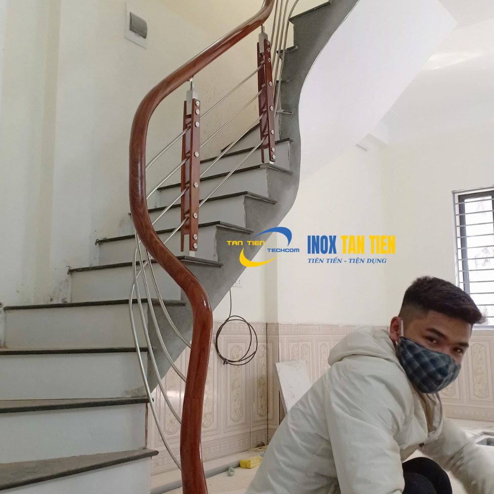 cầu thang inox tay vịn gỗ